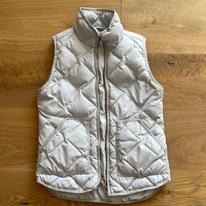 J Crew light gray puffer vest. XXS